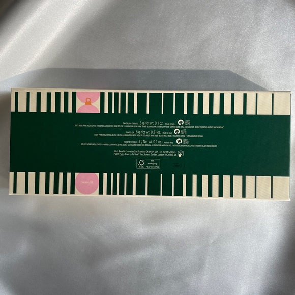 Benefit, Twinkle ‘N Jingle Bush and Highlighter Palette - Picture 3 of 5